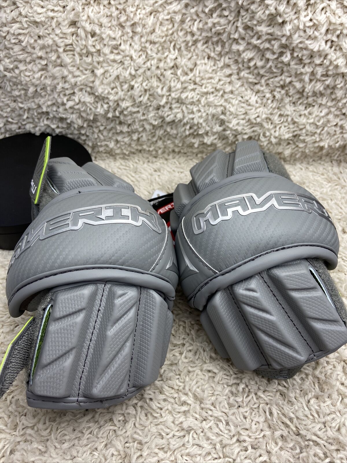 Brand New Maverik Max Arm Guard Lacrosse Arm Pads Size Medium Free Shipping