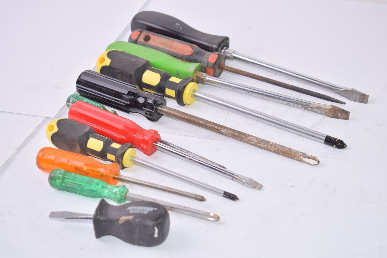 Mixed Lot Of 10 Assorted Screwdrivers, Mixed Sizes