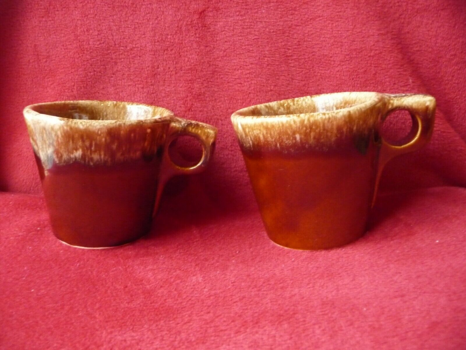 Hull Vnt 2 Mugs Brown Drip High Glaze Pottery O-handle Usa Made 10 Oz